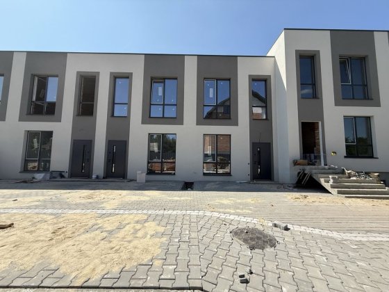 Таунхаус з чистовими роботами Зарванці