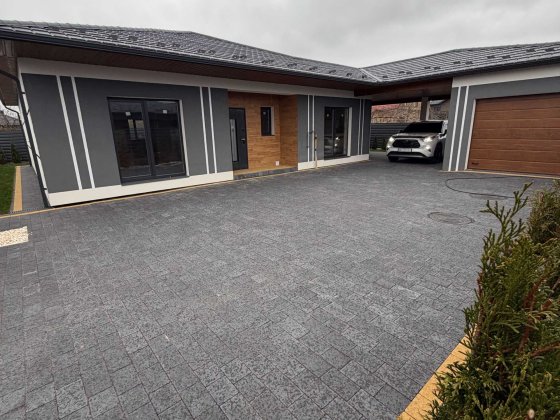 Рованці приватний будинок з підвалом, автонавісом, гаражем і терасою Рованцы