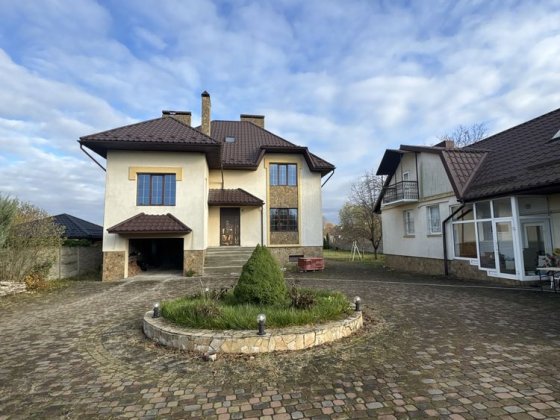 Продаж просторого будинку с. Липини Липини