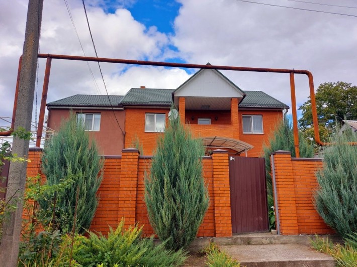 Продам дом в центре Подгородного на берегу реки - фото 1