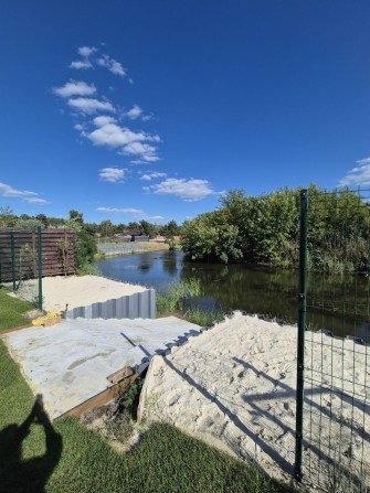 Продаётся дом в Обуховке со своим берегом в окружении соснового леса - фото 1