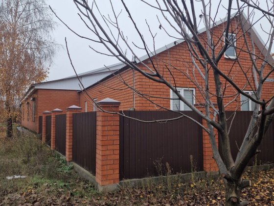 Продам дом с сауной и гаражами Синельникове