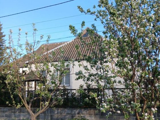 Продам сучасний будинок в центрі міста Апостолове