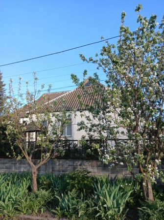 Продам сучасний будинок в центрі міста - фото 1