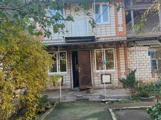 Продам двохповерховий будинок Радомышль