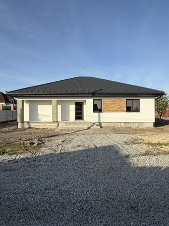 Приватний будинок в с. Тетерівка - фото 1