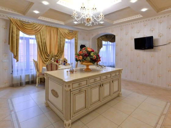 Продаж просторого і вишуканого будинку! Минай