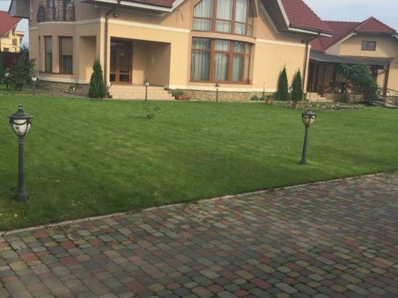 Продаж просторого будинку з басейном! Сторожница