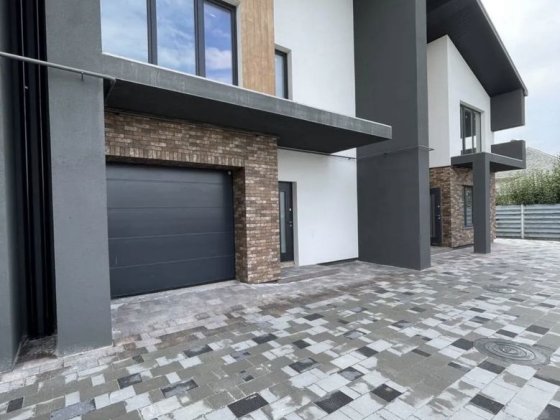 Сучасний ЗДАНИЙ таунхаус з гаражем. Вид на Вовчинецькі гори! Вовчинець