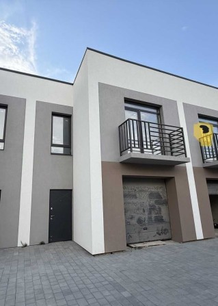 Продаєтся танхаус в с. Крихівці 135 м2 1,6 сотки землі. - фото 1