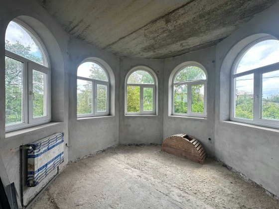 Терміново ,Цегляний добротний будинок,з ,можна під програми Угорники