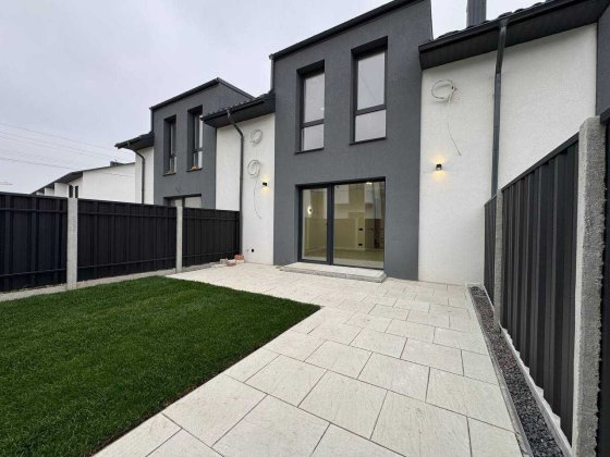 Внутрішній танхаус з ремонтом біля Калинової Слободи 1.8 сотих ділянка Криховцы