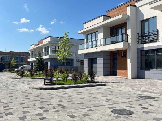 Продаж зданого таунхауса біля річки Волчинец