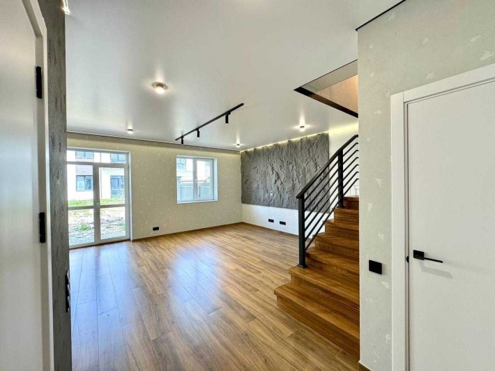 Сучасний таунхаус із ГОТОВИМ РЕМОНТОМ! Розтермінування! - фото 1