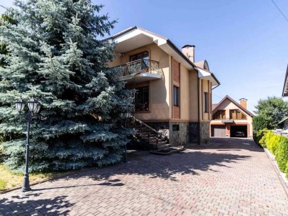 Продам сучасне домоволодіння в с. Угринів, вул. Самостійна Угринов