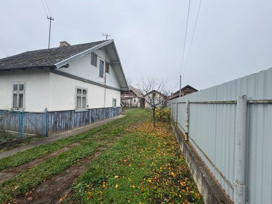 Будинок з гаражем і садом, вул. Хмельницького, Надвірна Надворная