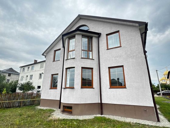 Продам новий будинок з ремонтом 245м2/10соток в Крихівцях. Крихівці