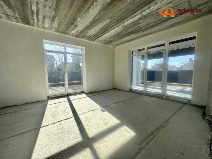 Готовий до ремонту будинок в с. Крихівці - фото 1