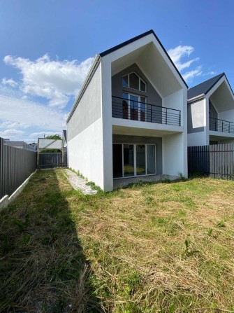 Кутовий таун з гарною ділянкою єОселя - фото 1