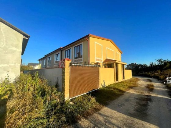 Продається затишний таунхаус у с. Святопетровське Святопетровское