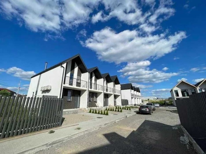 Готовий таунхаус із власним двором — Святопетрівське, чудова ціна - фото 1