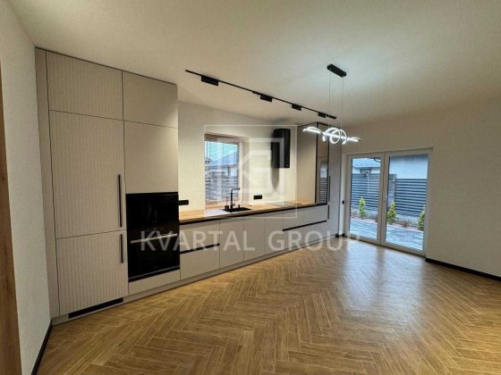 Комфорт біля Києва: будинок з стильним ремонтом, газом і терасою!