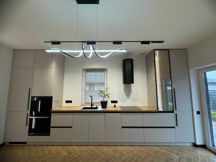 Котедж з сучасним ремонтом у курортному Ворзелі! Мінімальне оформлення - фото 1