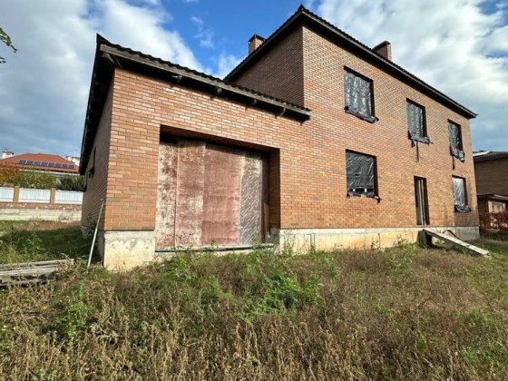 Цегляний будинок в закритому котеджному містечку . Газ !! Ворзель