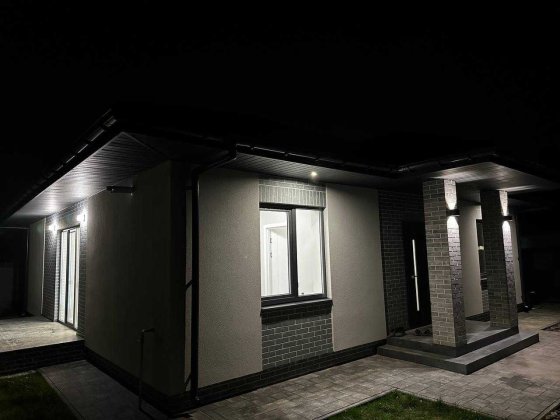 Дуже красивий будинок з меблями та гарною прибудинковою! Ворзель