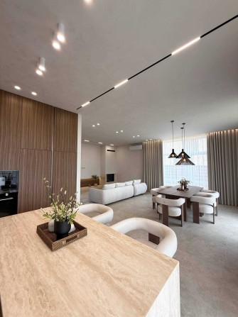 Стильний будинок, дизайнерський ремонт, закрите котеджне містечко - фото 1