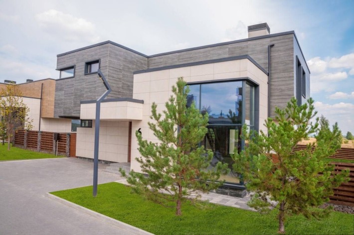 Сучасний двоповерховий будинок площею 263 м² - фото 1