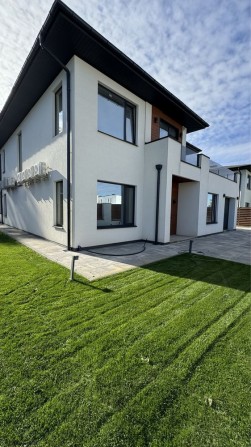 Продаж будинку 290м2 з гаражем в КГ «Lugovoy» Ходосівка, Ходосовка - фото 1