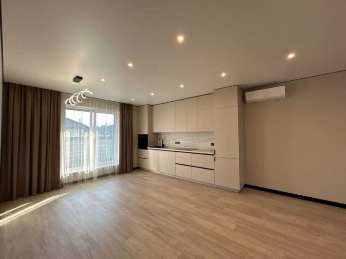 Будинок з ремонтом Ворзель 100 м.кв. 4 сот Котеджне містечко - фото 1