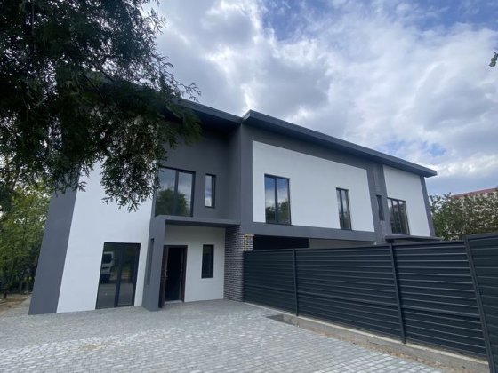 Чудовий, просторий, таунхаус з ділянкою 5,14соток з черешневим садом. Ворзель