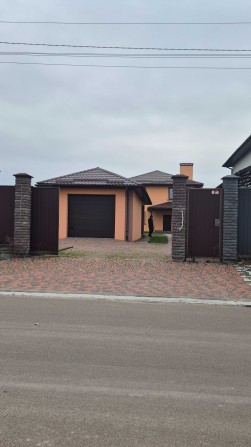 Будинок мрії в Білогородці — простір, гараж, тераса і 8 соток землі - фото 1