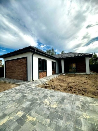 Сучасний будинок в місті Ворзелі - фото 1