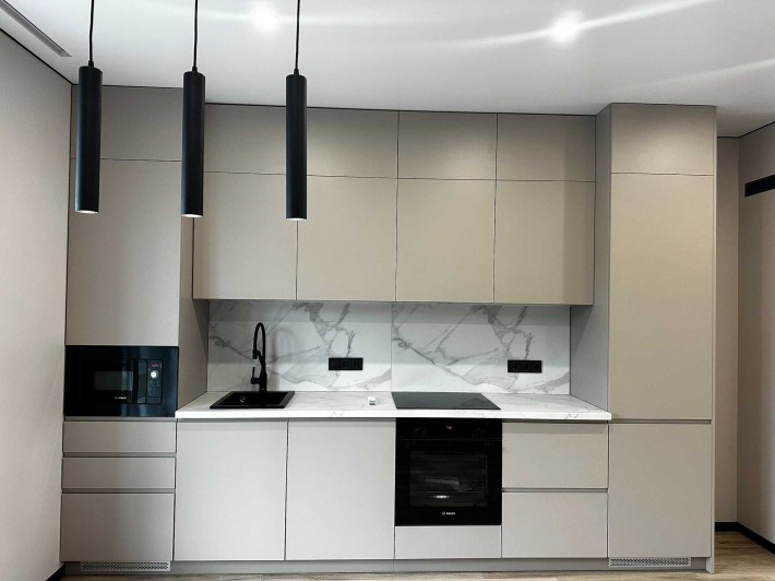 Будинок з каміном та дизайнерським ремонтом - фото 1