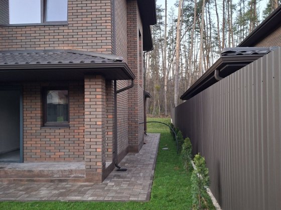 11 км до метро. Асфальт. Вихід у ліс Гореничі