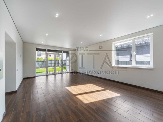 Новий стильний будинок у мальовничому передмісті: с. Гореничі Гореничи