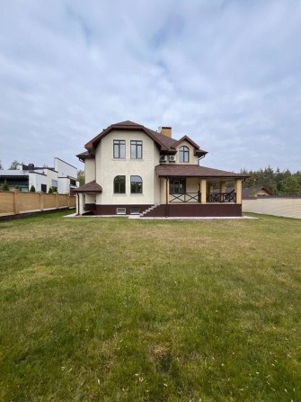 Продаж двоповерхового будинку з гаражем та гостьовим будинком - фото 1