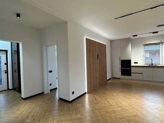 Охайний будинок з ремонтом у закритому котеджному містечку Ворзеля! Ворзель