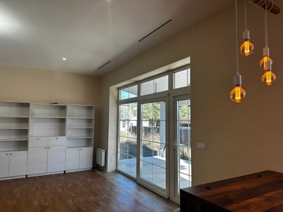 Будинок Васту з великою ділянкою в зелених Гореничах Гореничи