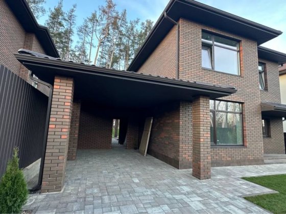 Будинок біля лісу Гореничи