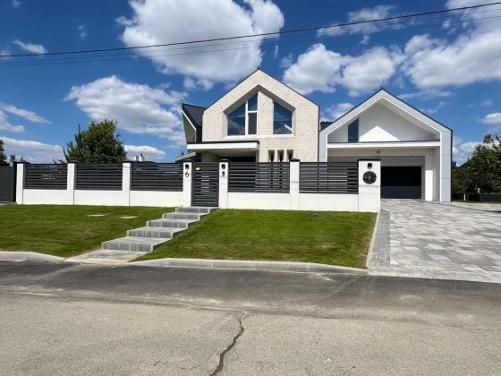 продаж нового готового будинку 300 кв у Лісниках Лесники