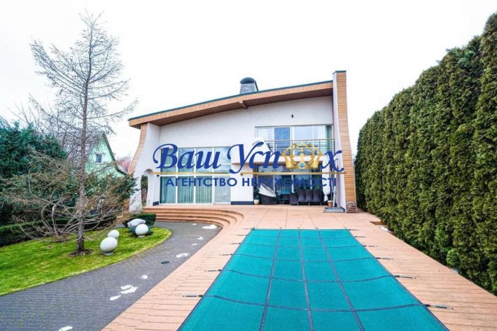 Продажа дома  с ремонтом и бассейном    в селе  Гореничи - фото 1