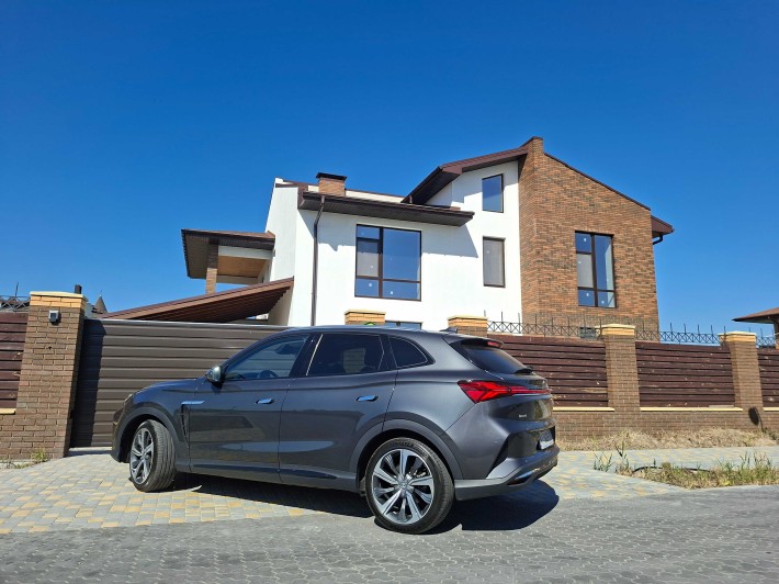 Будинок 390м.кв з частковим ремонтом в КМ Хутір Ясний. Ділянка 15,7 с. - фото 1