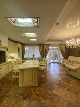 Неймовірний , великий таун хаус з гаражем. - фото 1