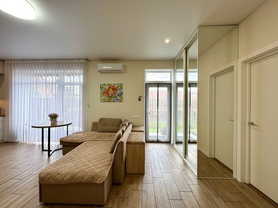 Одноповерховий дуплекс з ремонтом,меблями поруч є садочок в Стоянці Стоянка