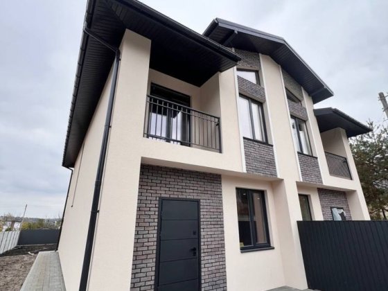 Продаж дуплексу 125м2 3,5сот Стоянка