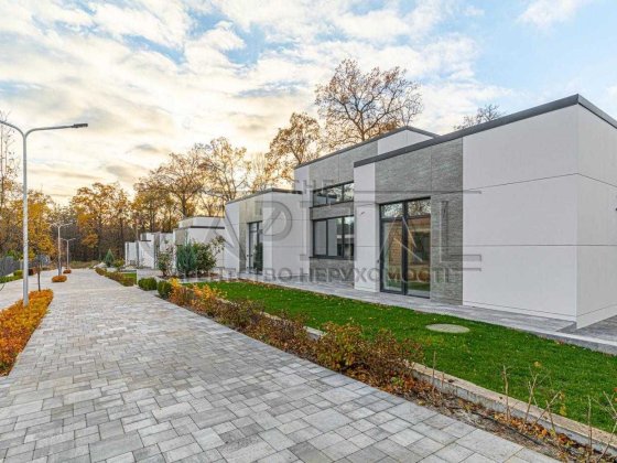 Продаж будинку з ремонтом  в закритому КМ Лісники Обухівський напрям Лесники